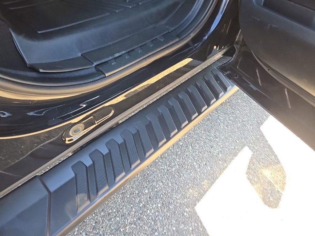 Used 2019 Ford F150 Lariat w/ Equipment Group 502A Luxury AWD/4WD image 35