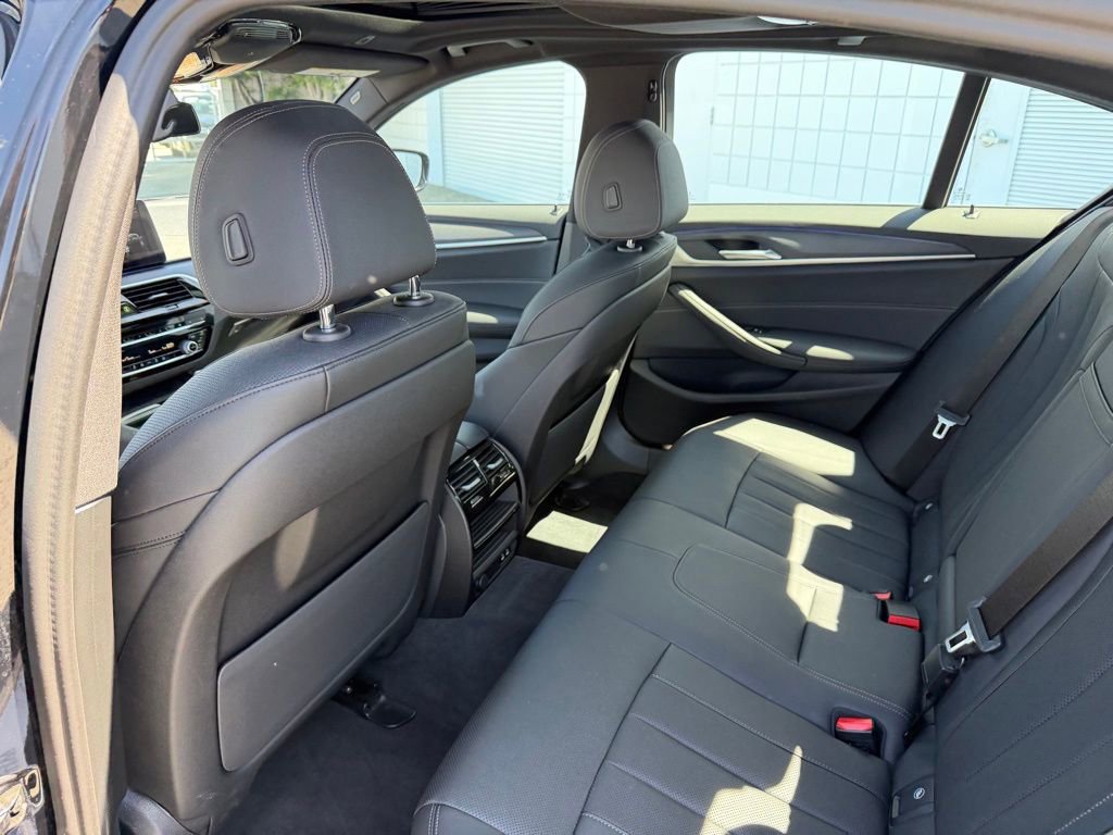 Used 2023 BMW 530i RWD image 16