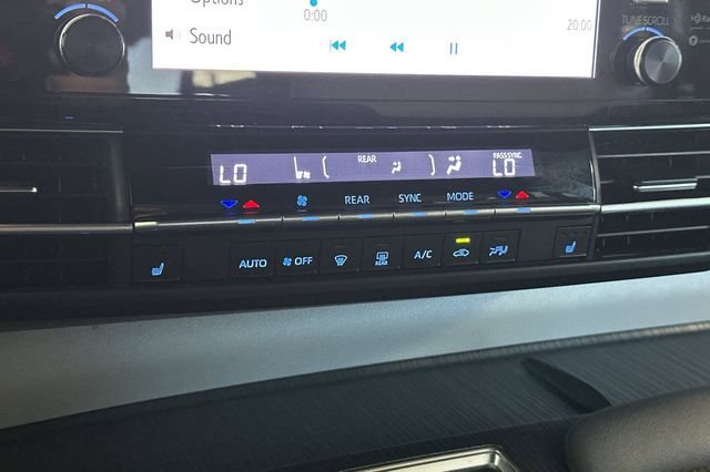 Used 2021 Toyota Sienna XSE FWD image 25