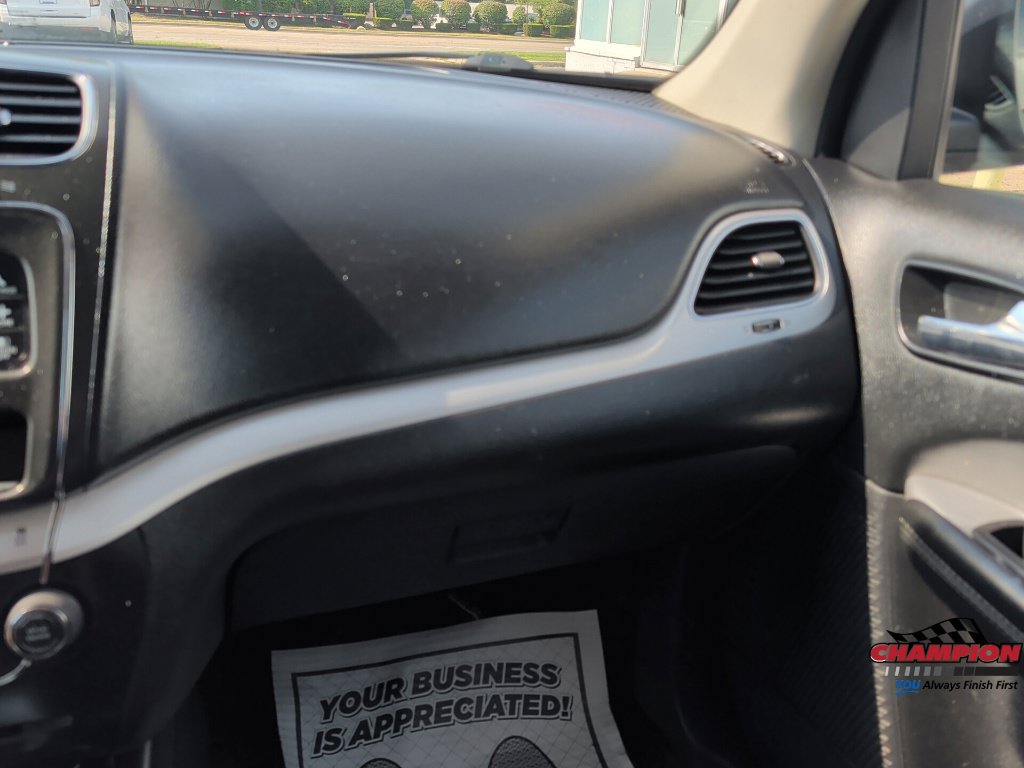 Used 2019 Dodge Journey SE FWD image 16