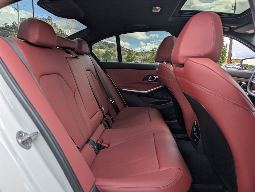 Used 2025 BMW 330i xDrive Sedan w/ Premium Package image 20