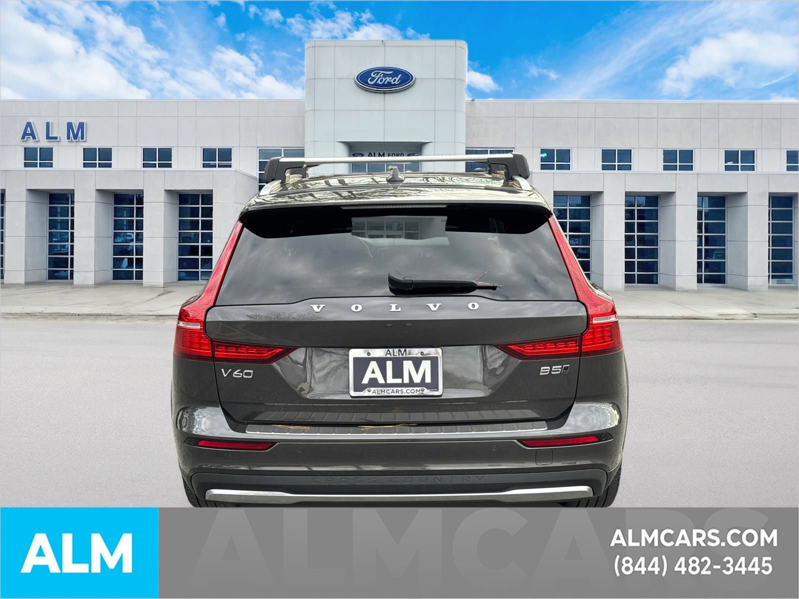 Used 2024 Volvo V60 B5 Cross Country Plus image 6