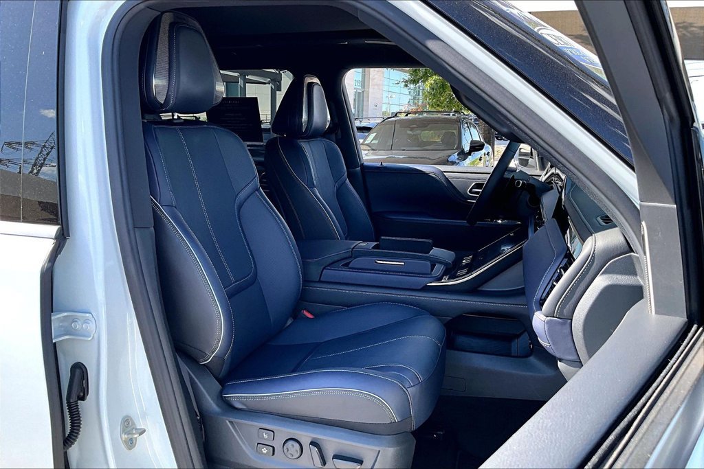 Used 2026 INFINITI QX80 4WD w/ Sport Exterior Package image 9