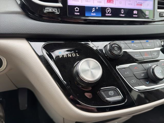 Used 2024 Chrysler Pacifica Touring-L image 28