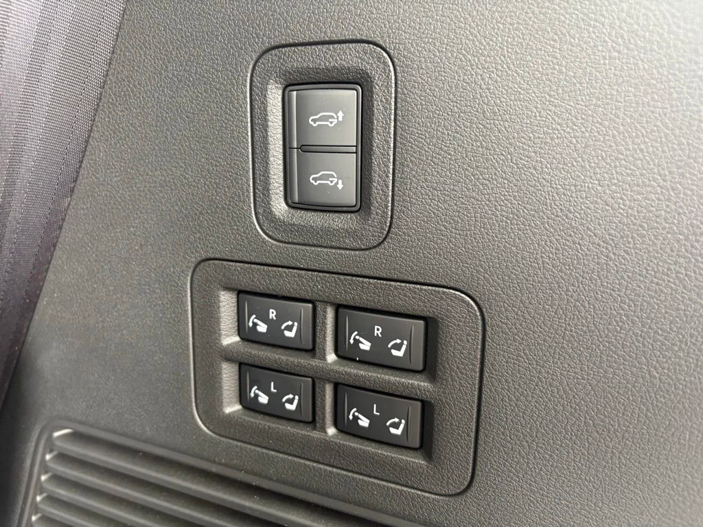 Used 2025 INFINITI QX80 Sensory image 15