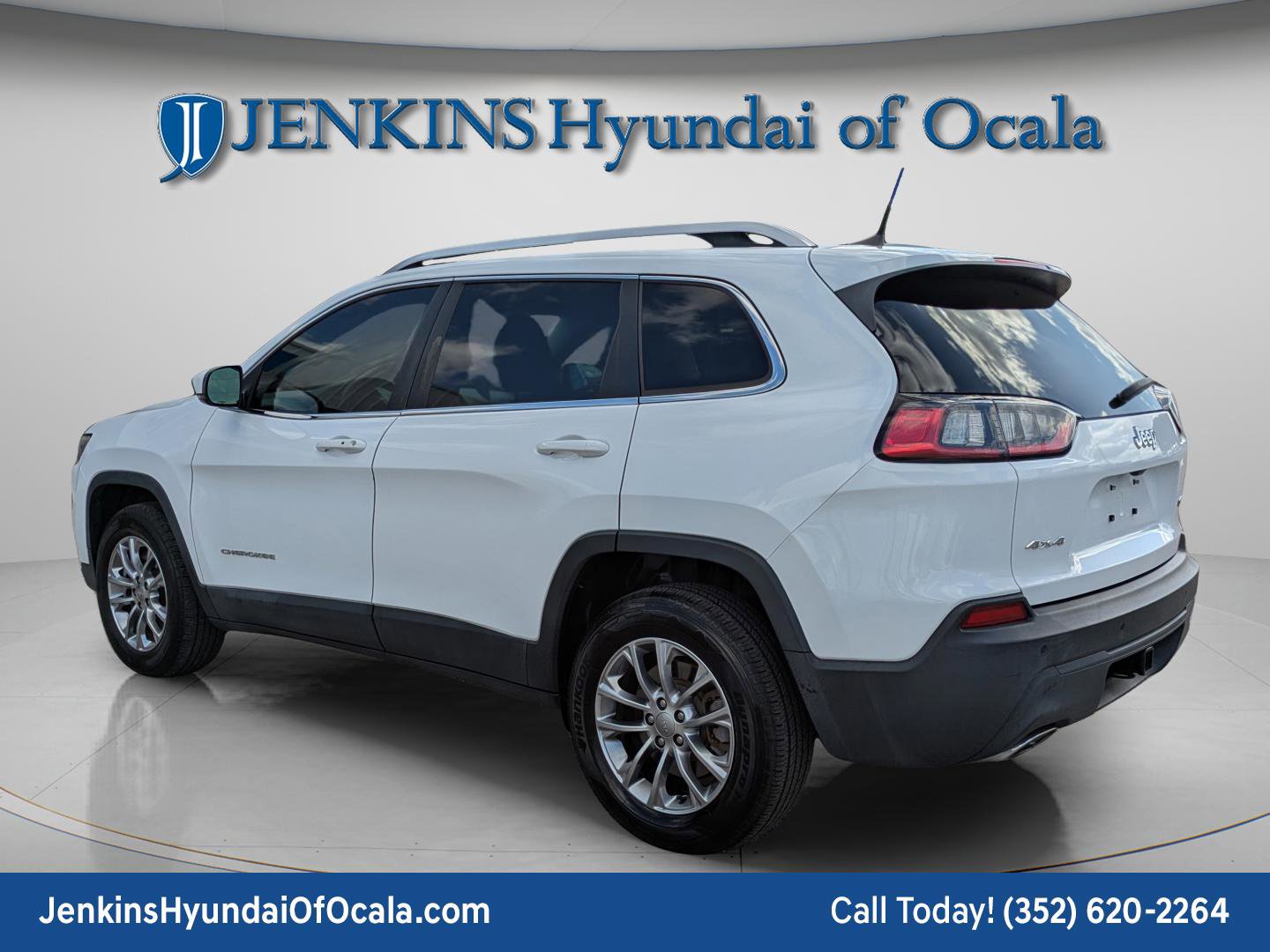 Used 2019 Jeep Cherokee Latitude Plus w/ Comfort/Convenience Group image 6