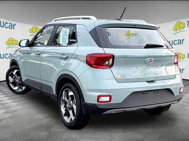 Used 2025 Hyundai Venue SEL image 2