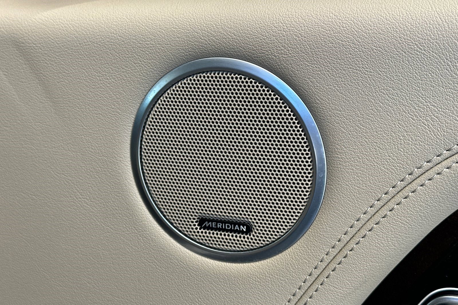 Used 2020 Land Rover Range Rover HSE image 16