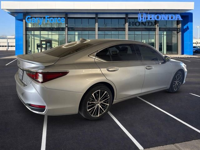 Used 2025 Lexus ES 300h w/ Premium Package FWD image 2
