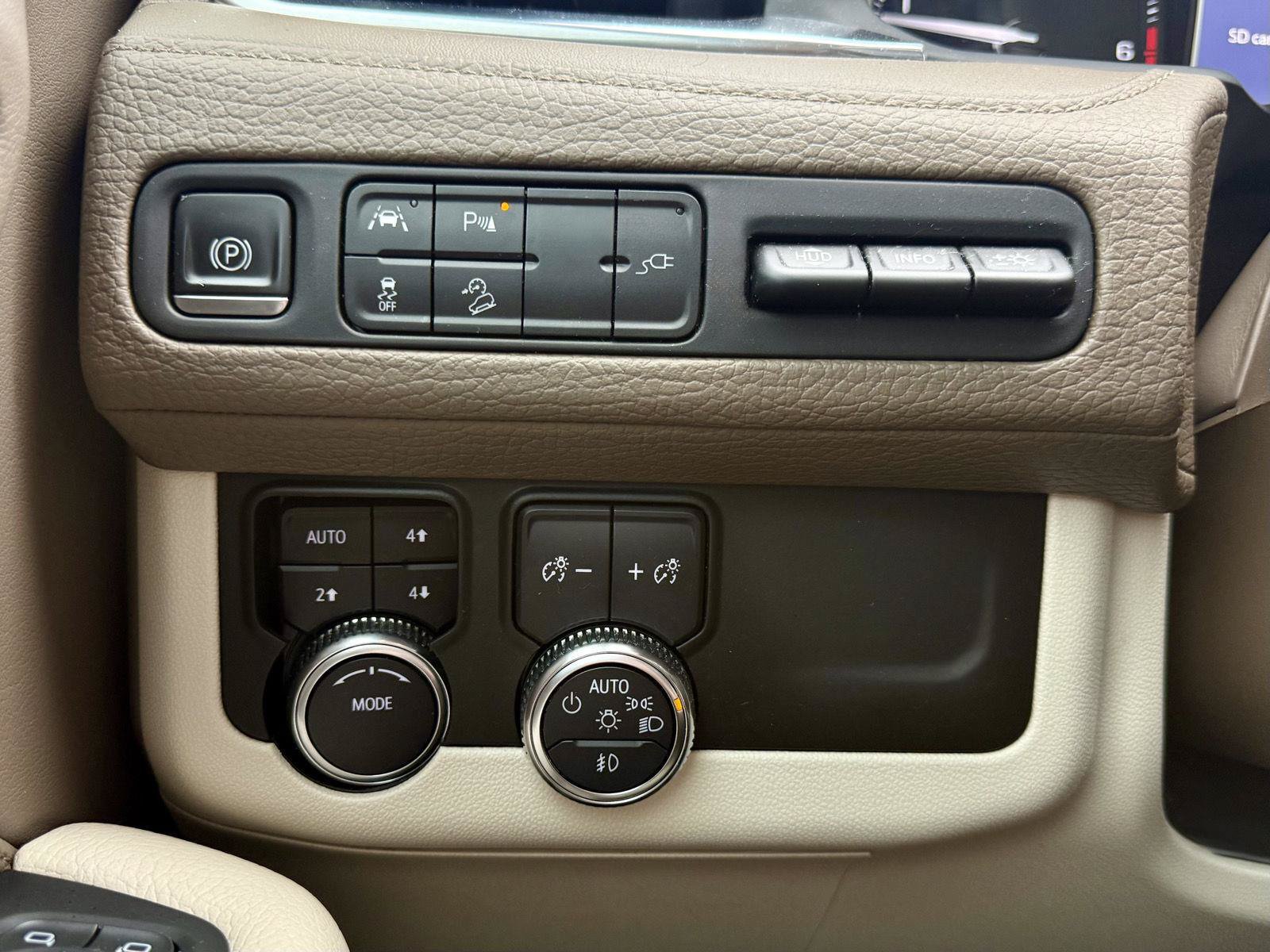 Used 2021 GMC Yukon Denali w/ LPO, Illumination Package AWD/4WD image 23