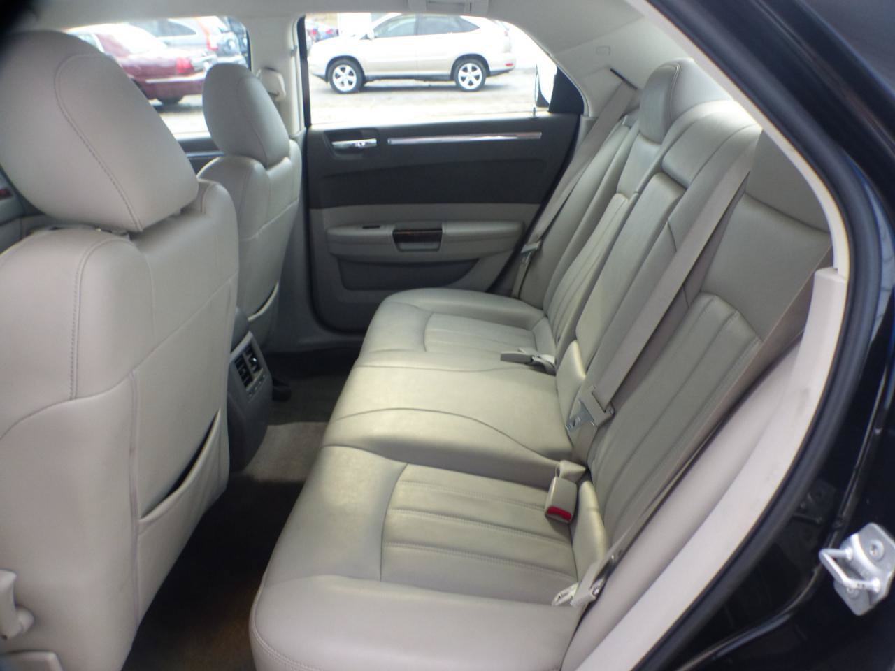 Used 2009 Chrysler 300 C w/ Protection Group II RWD image 13
