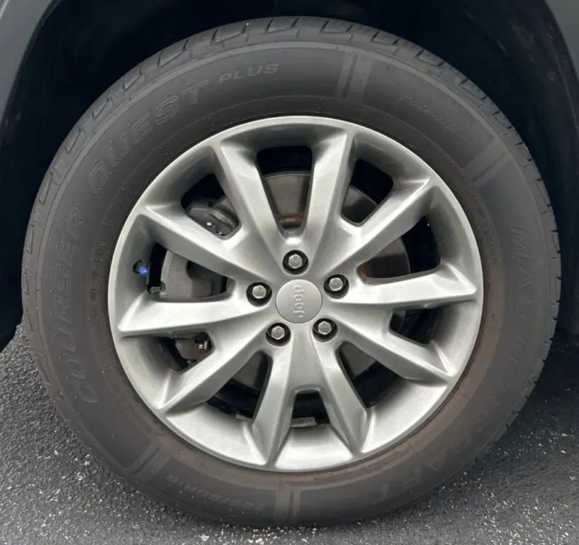 Used 2018 Jeep Cherokee Limited AWD/4WD image 17