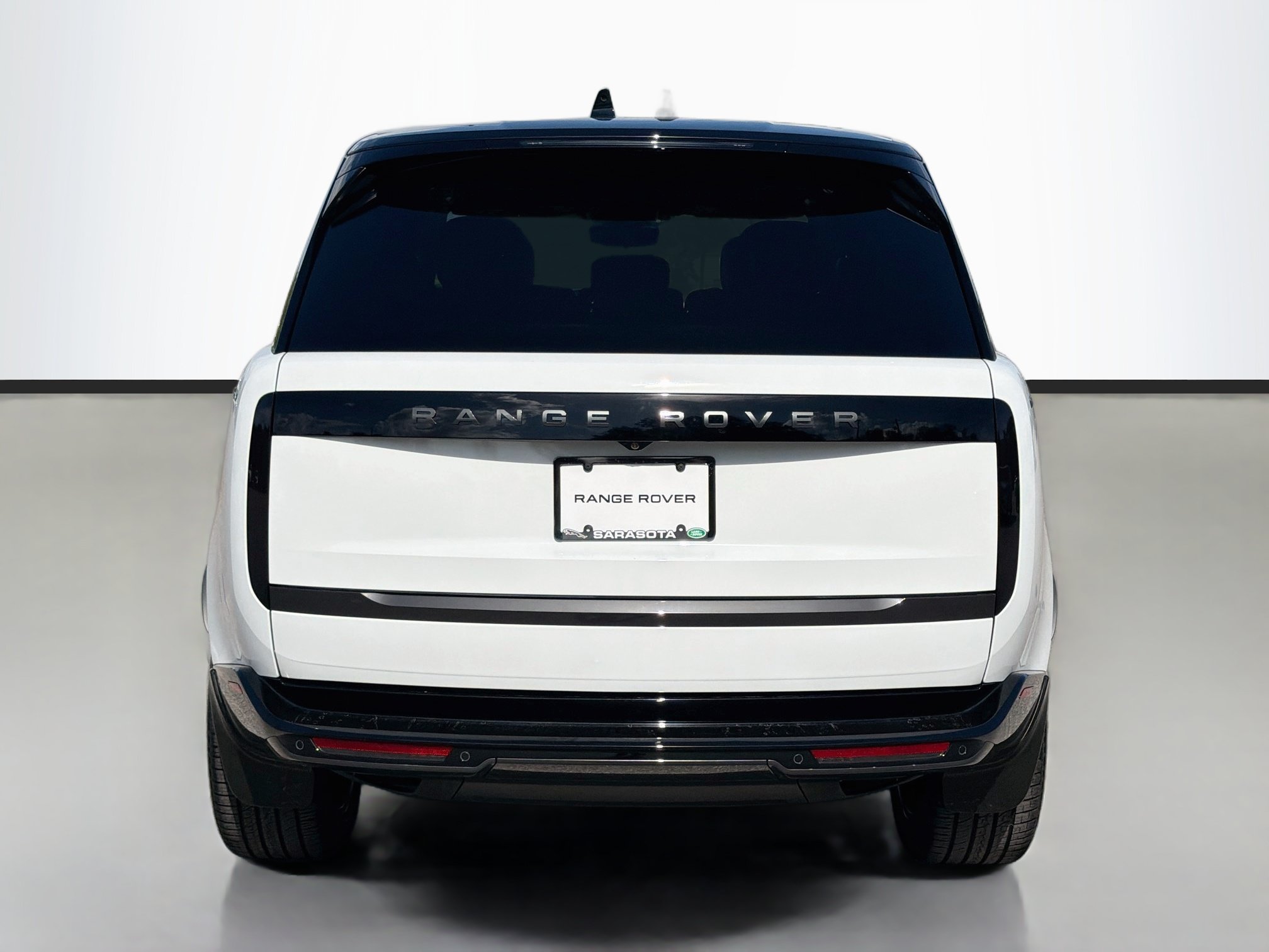 New 2027 Land Rover Range Rover Long Wheelbase SE AWD/4WD image 4