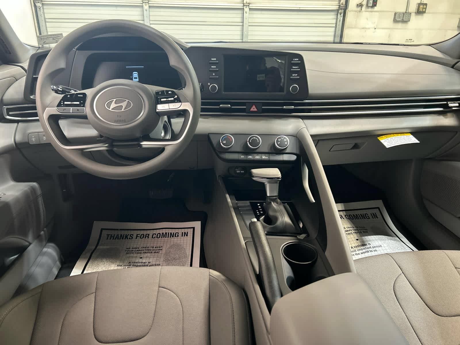 New 2026 Hyundai Elantra SE FWD image 4