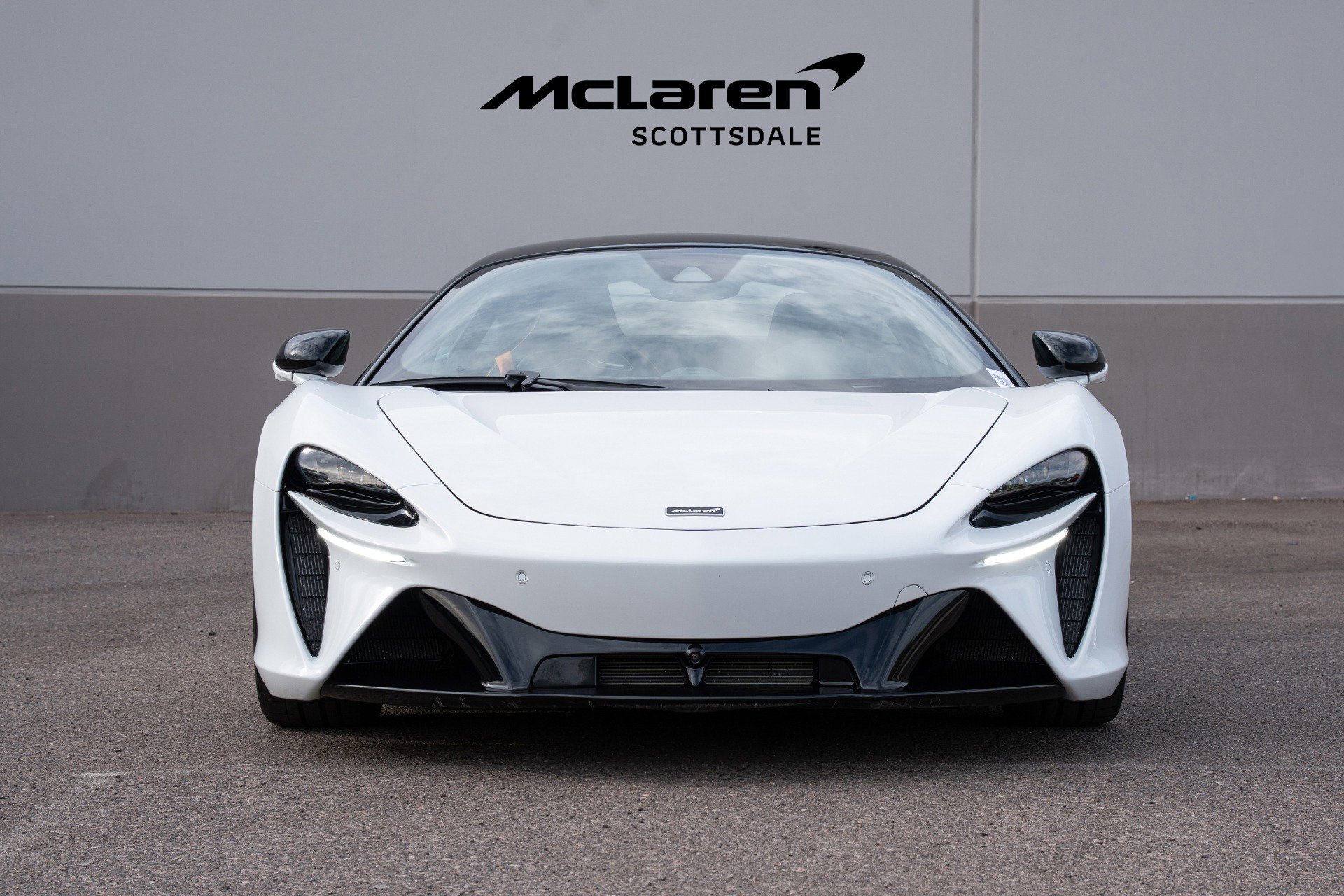 Used 2023 McLaren Artura image 10