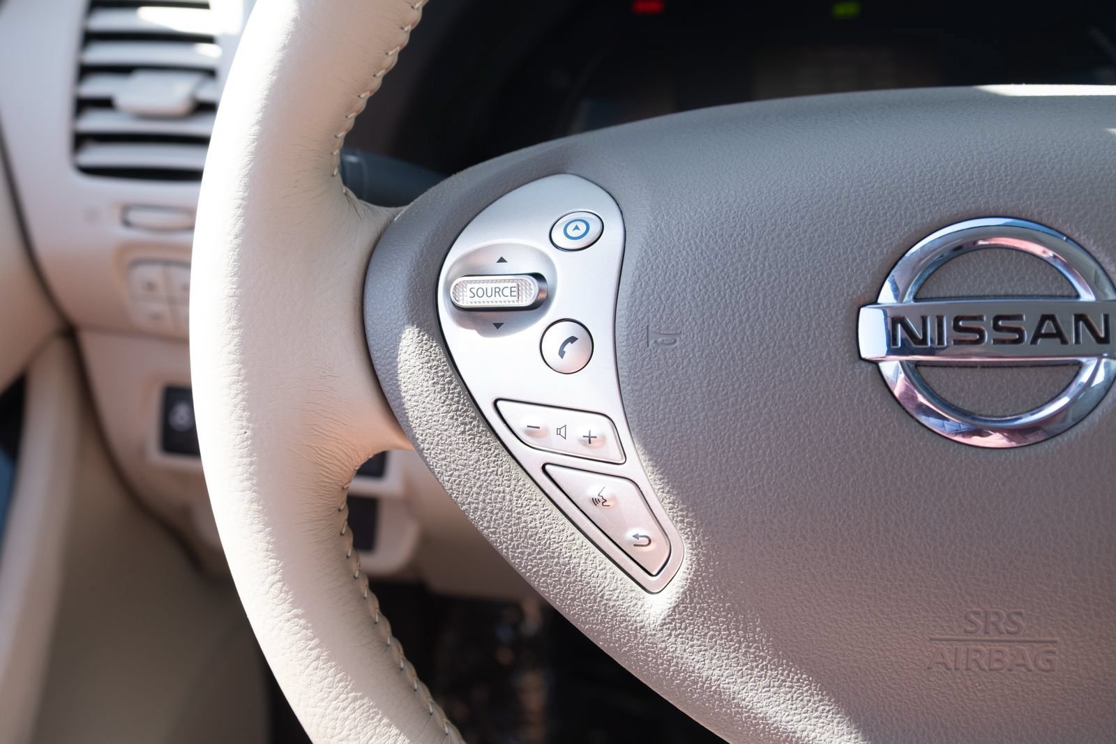 Used 2015 Nissan Leaf SV FWD image 8