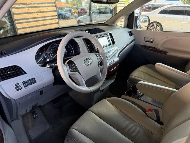 Used 2014 Toyota Sienna XLE FWD image 8