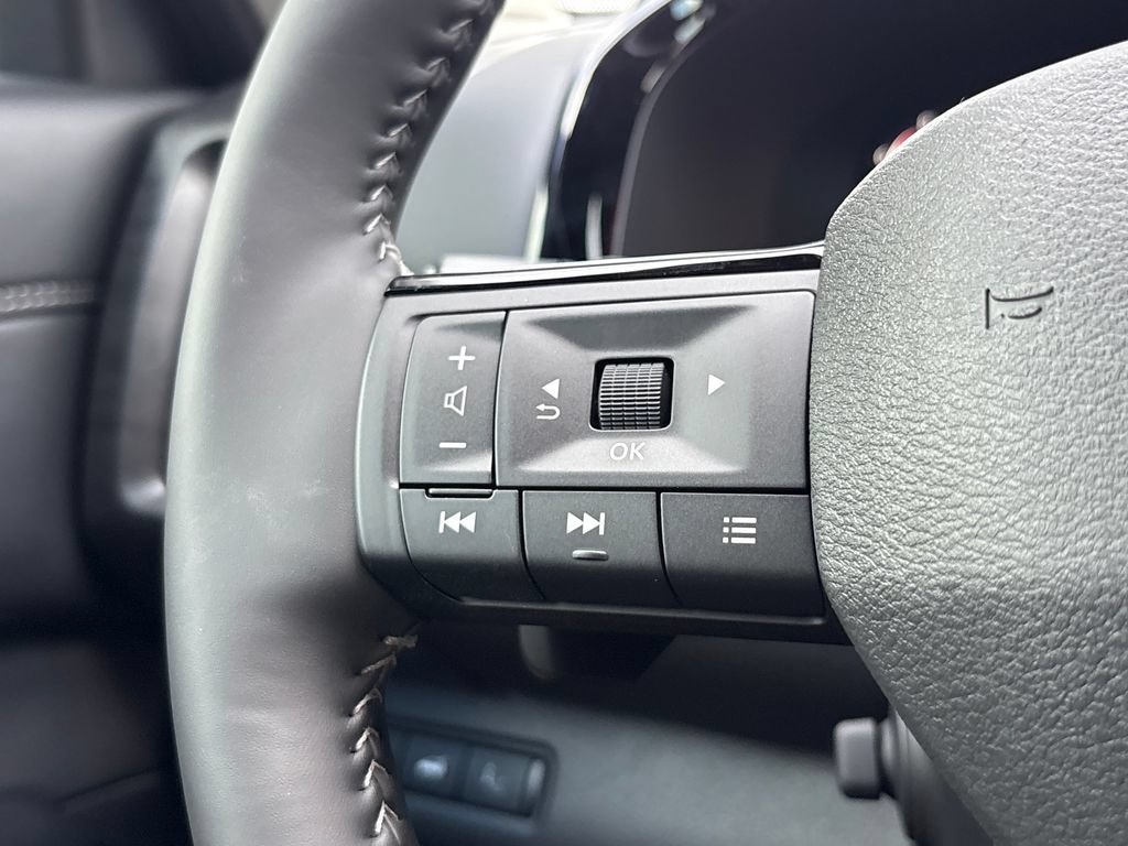 New 2026 Nissan Pathfinder Platinum FWD image 11