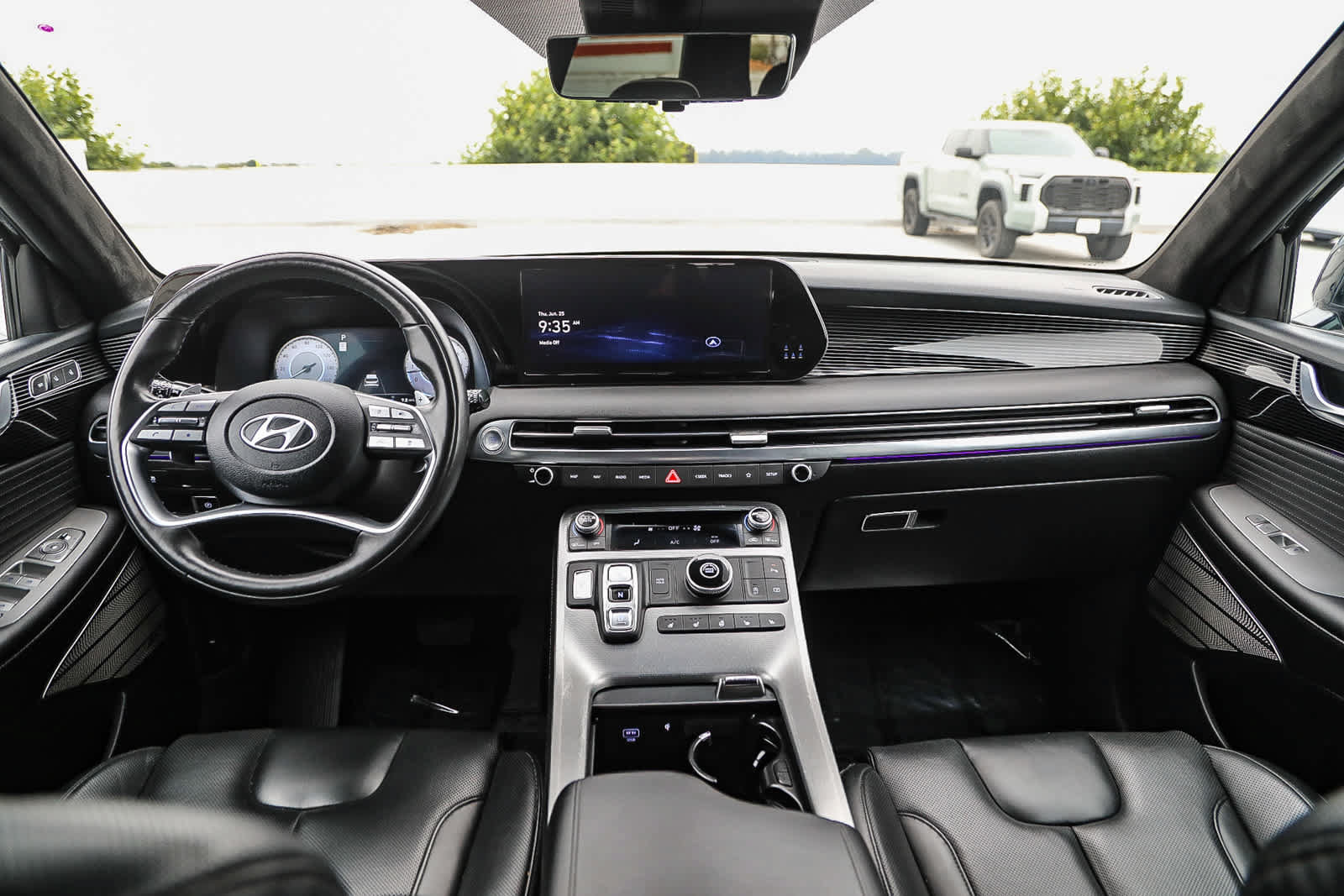 Used 2025 Hyundai Palisade Calligraphy FWD image 11