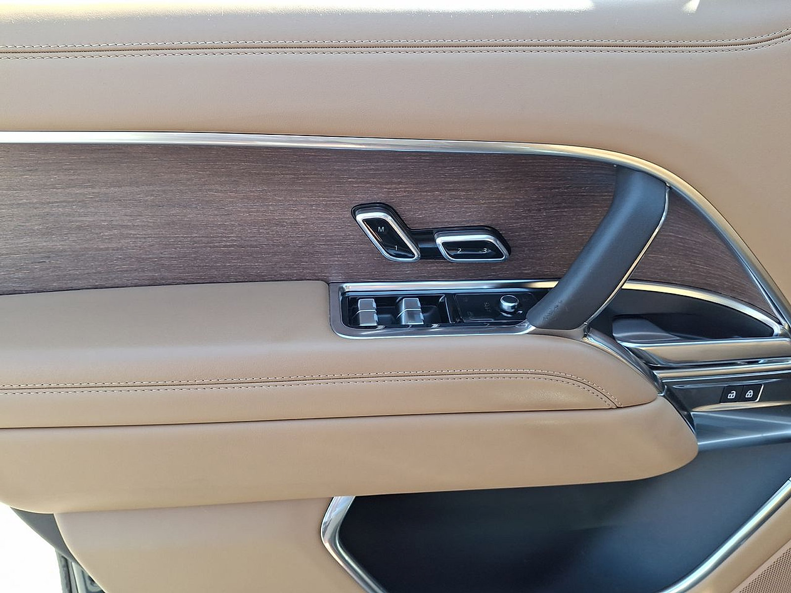 Certified 2023 Land Rover Range Rover SE AWD/4WD image 18
