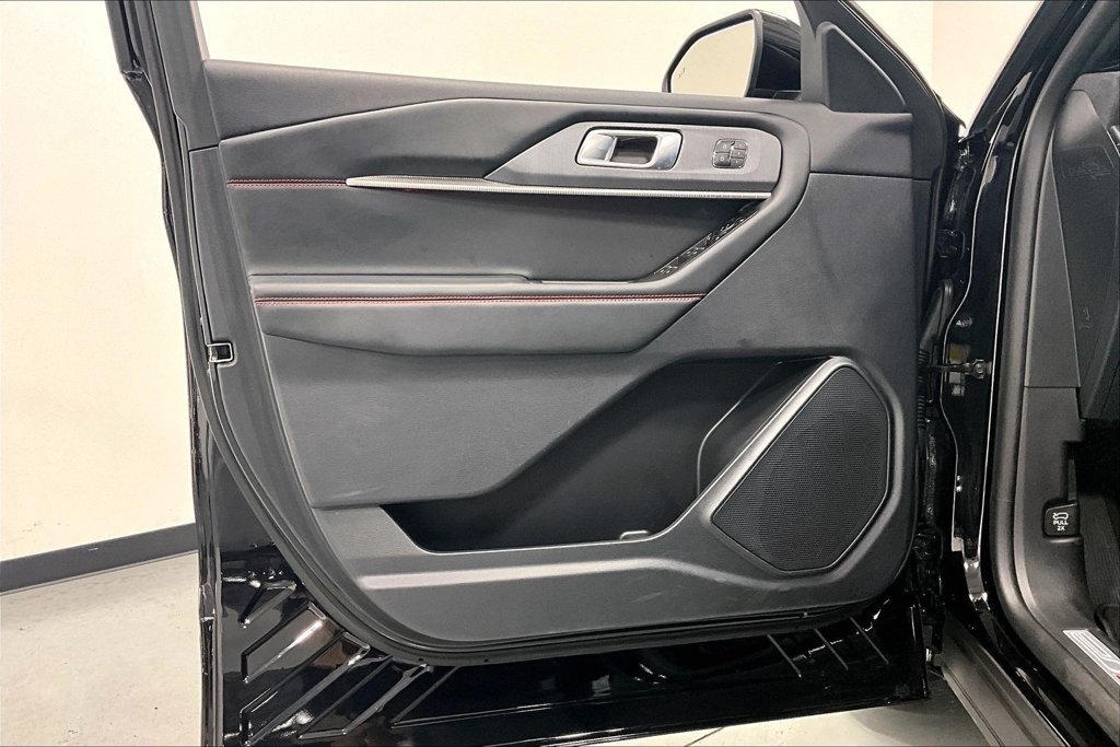 Used 2025 Ford Explorer ST-Line w/ Premium Package RWD image 19