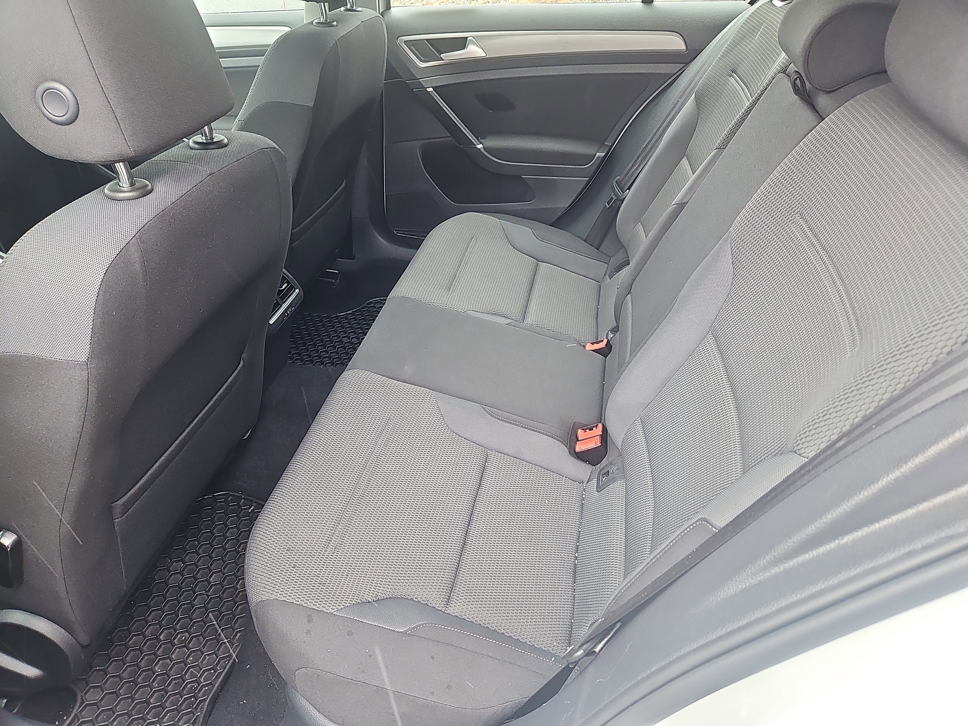 Used 2016 Volkswagen Golf S image 26