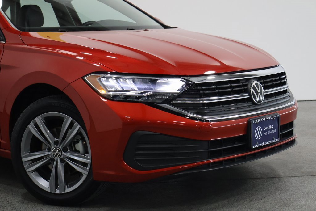 Used 2023 Volkswagen Jetta SE image 3