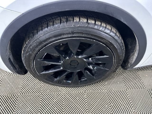 Used 2021 Tesla Model Y Long Range image 11