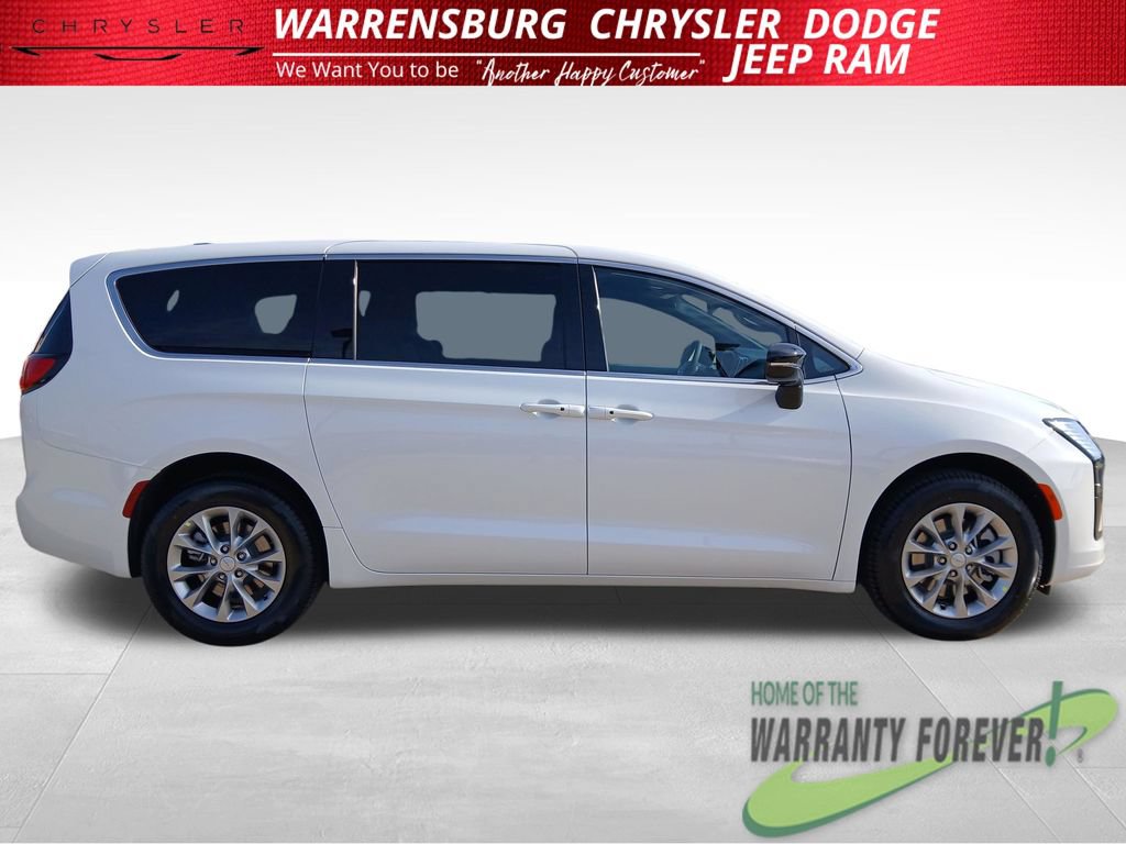 New 2027 Chrysler Pacifica Select AWD/4WD image 3