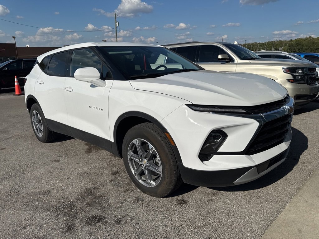Used 2023 Chevrolet Blazer LT image 3