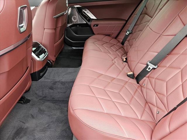 New 2026 BMW 750e xDrive image 16