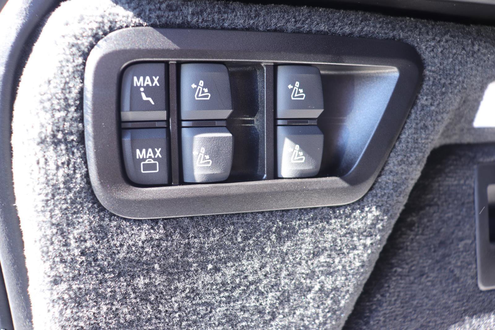 Used 2025 BMW X7 M60i image 19