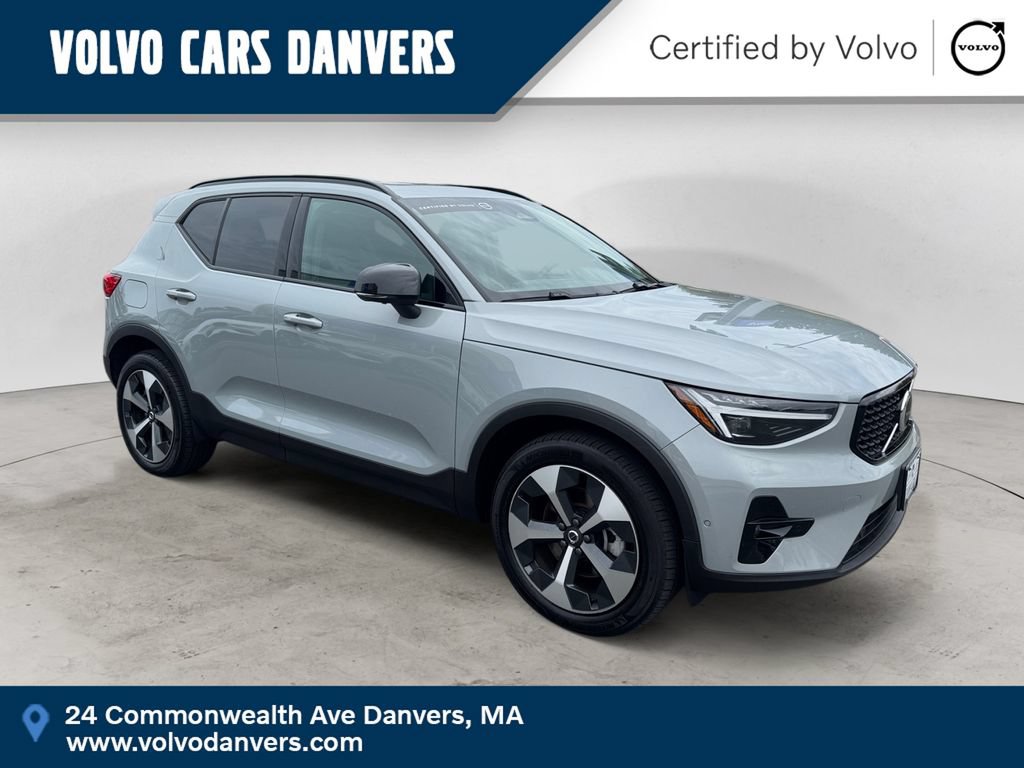 Certified 2026 Volvo XC40 B5 Plus AWD/4WD image 1