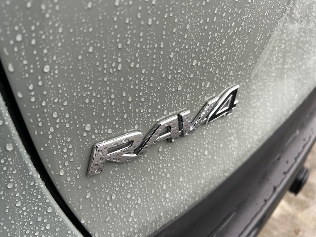 Used 2020 Toyota RAV4 XLE Premium image 33
