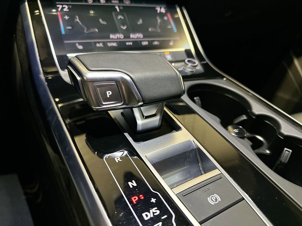 Used 2025 Audi Q8 Premium image 12