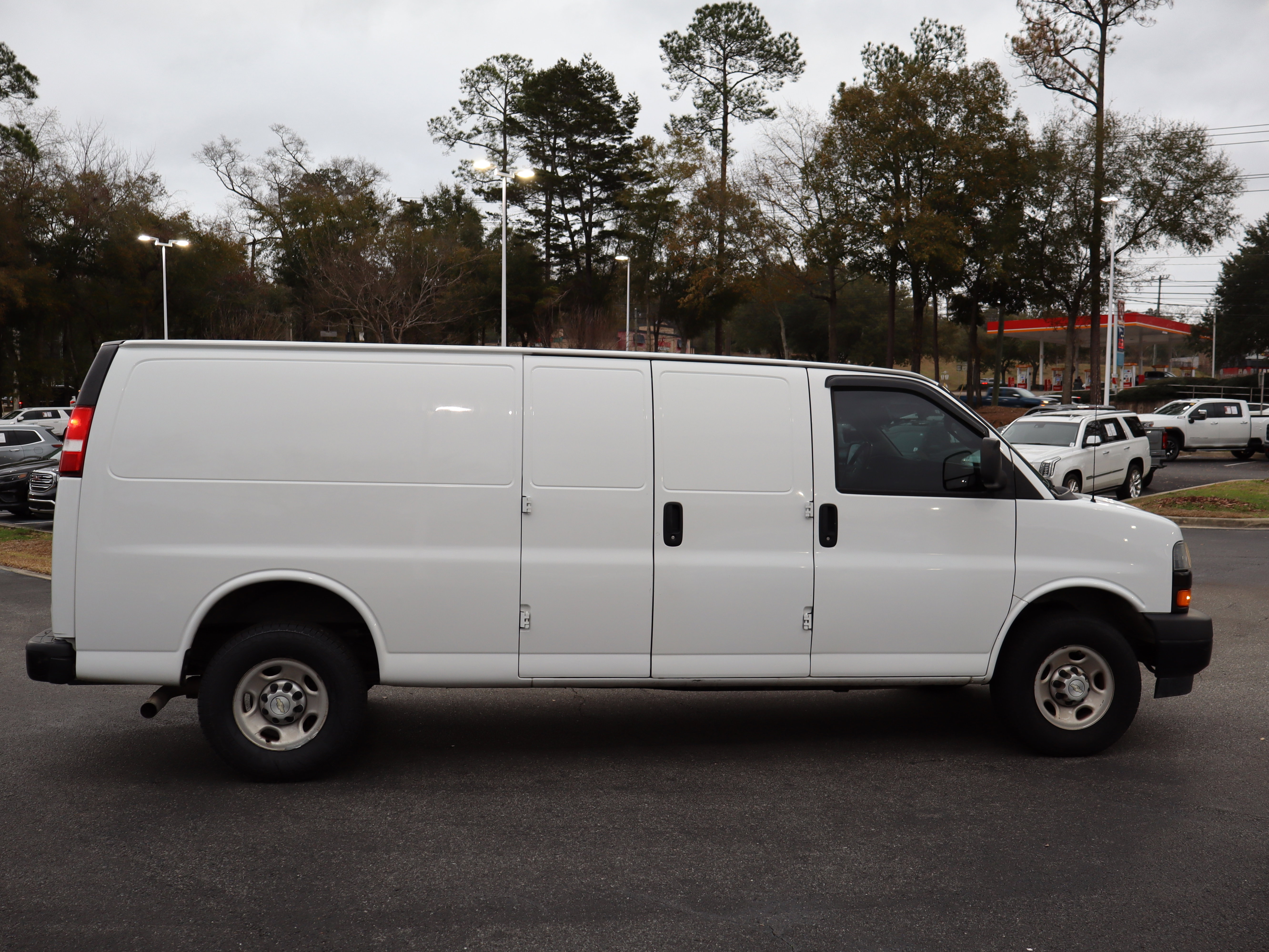 Used 2021 Chevrolet Express 2500 Extended w/ Driver Convenience Package image 7