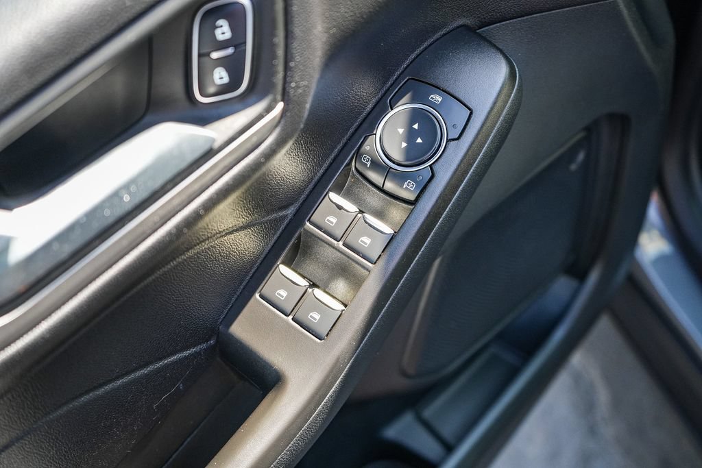 Used 2021 Ford Escape SE FWD image 18