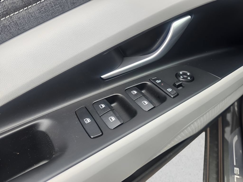 New 2026 Hyundai Elantra Limited FWD image 18