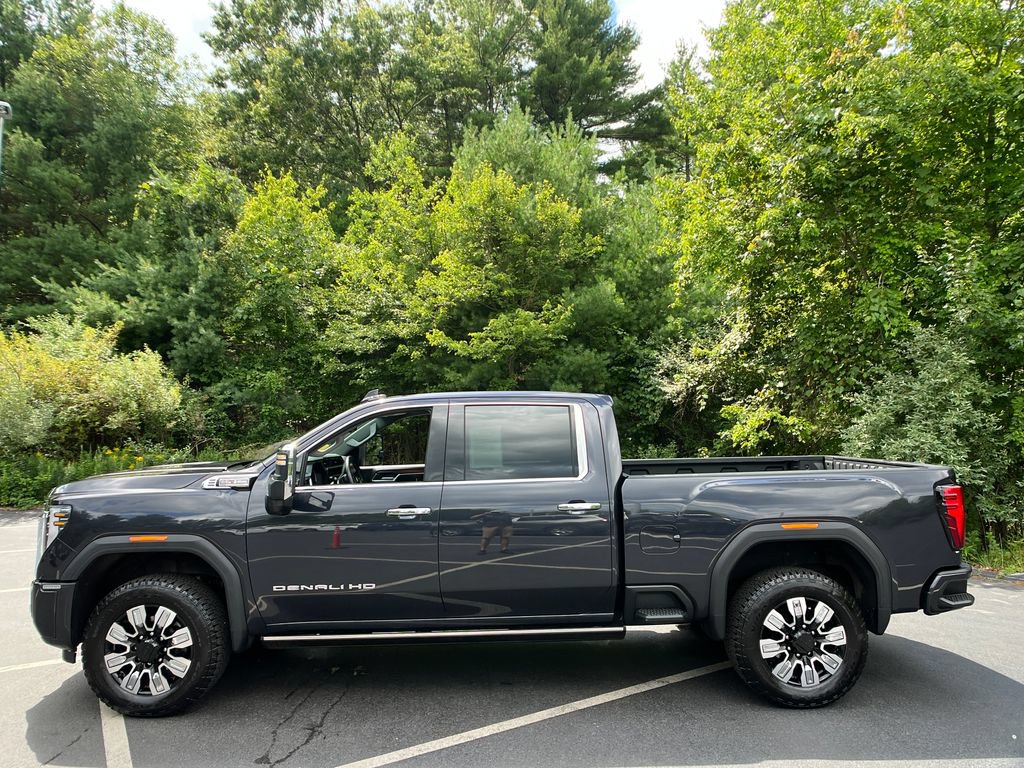 Used 2024 GMC Sierra 2500 Denali w/ Denali Reserve Package AWD/4WD image 2