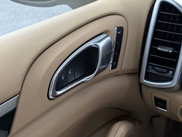 Used 2014 Porsche Cayenne AWD/4WD image 22