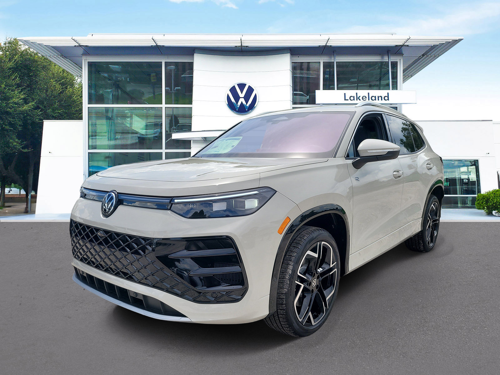 New 2026 Volkswagen Tiguan SEL R-Line AWD/4WD image 2