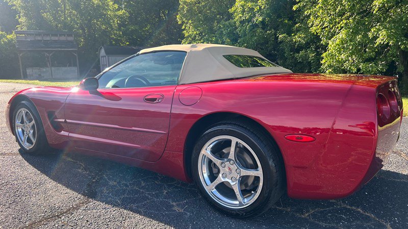 Used 2001 Chevrolet Corvette Convertible w/ Preferred Equipment Group2 RWD image 13