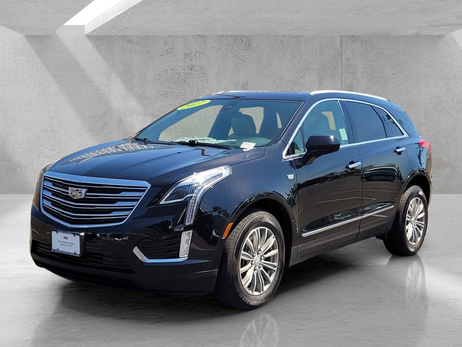 Used 2017 Cadillac XT5 Luxury w/ Driver Awareness Package FWD image 8
