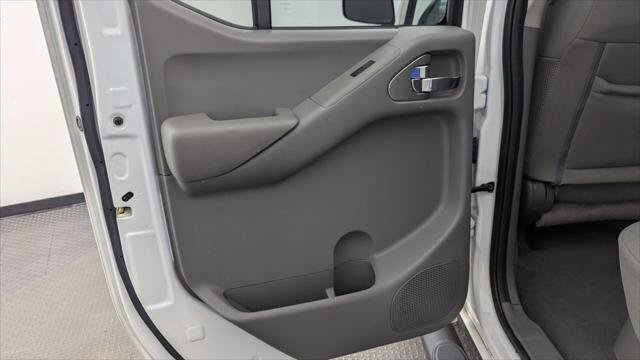 Used 2021 Nissan Frontier SV w/ Midnight Edition Floor Mats AWD/4WD image 16