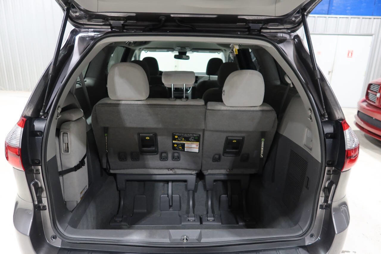 Used 2020 Toyota Sienna LE FWD image 27