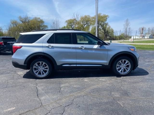 Used 2024 Ford Explorer XLT w/ Equipment Group 202A AWD/4WD image 7