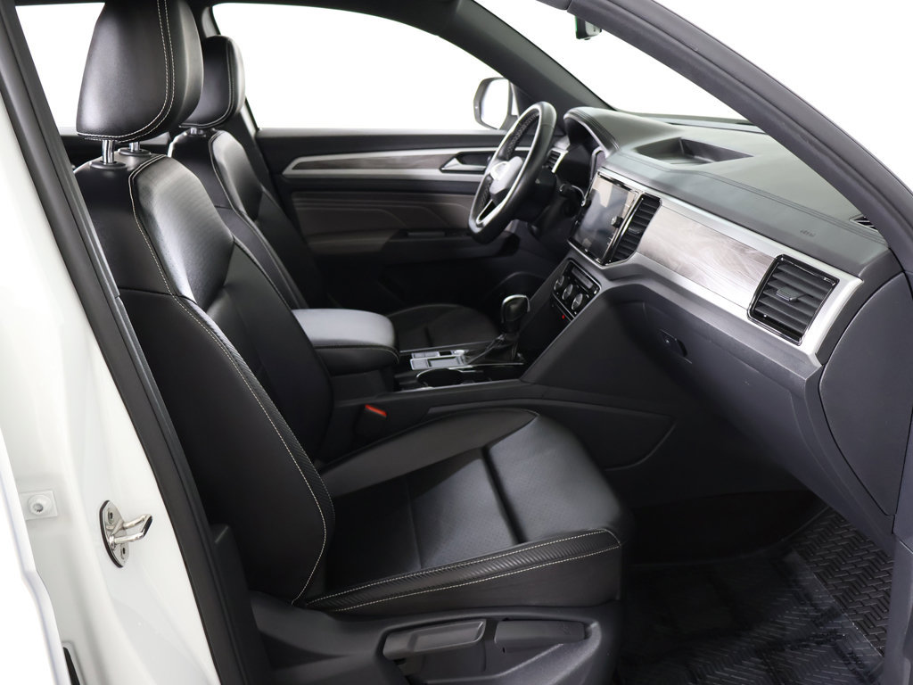 Used 2022 Volkswagen Atlas Cross Sport SE FWD image 32