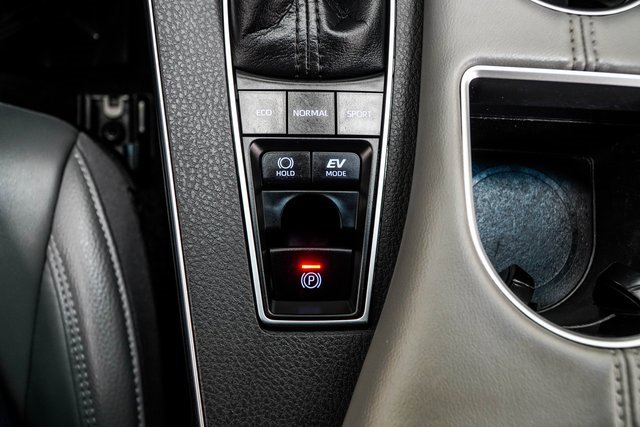 Used 2021 Toyota Avalon XLE w/ Moonroof Package image 20