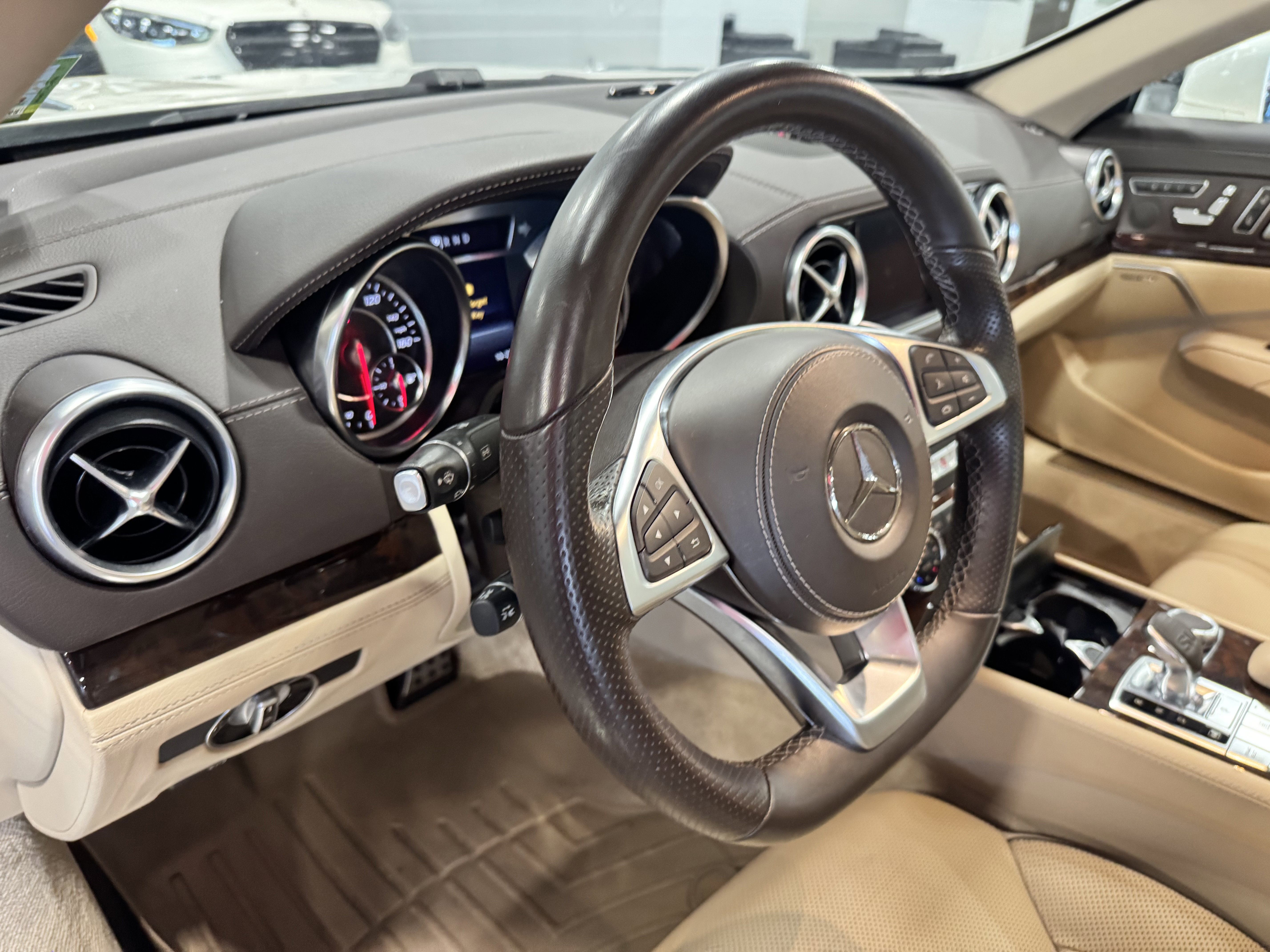 Used 2020 Mercedes-Benz SL 550 w/ Driver Assistance Package image 27