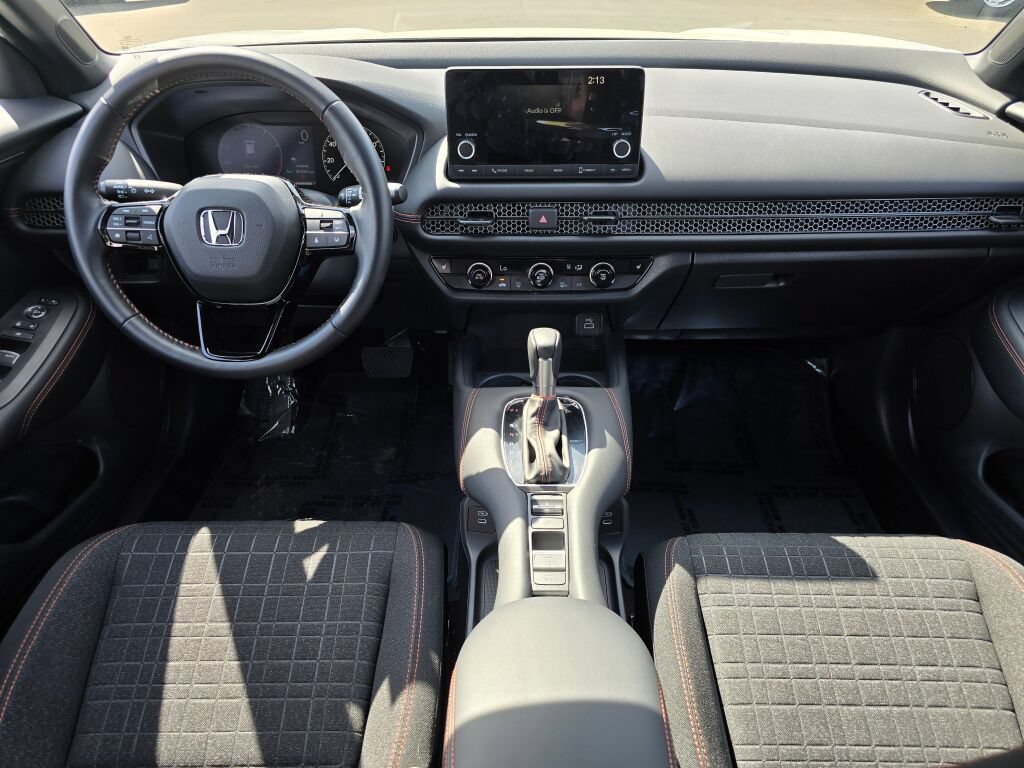 Certified 2025 Honda HR-V Sport image 2